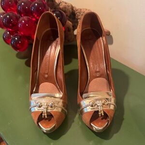 Gianmarco Lorenzi tan and gold suede high heels. Made in Italy